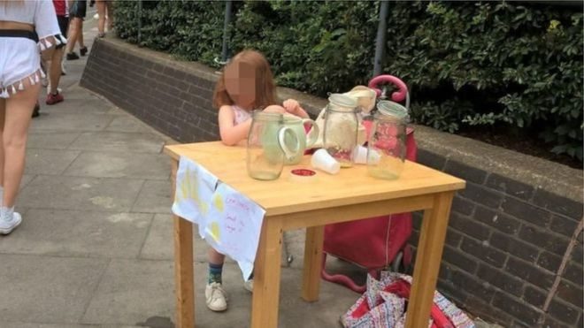 У Лондоні за продаж лимонаду оштрафували п’ятирічну дівчинку