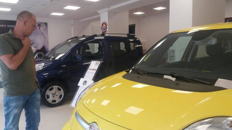 Економічність та хороші ціни: у Франківську відкрили салон італійської марки авто (ФОТО)