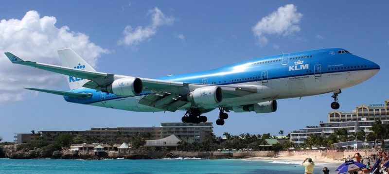 На знаменитому карибському курорті літак насмерть здув туристку (ВІДЕО)