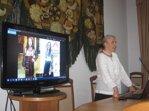 Старовинний український одяг не можна носити, а лише зберігати у музеях, – дослідниця