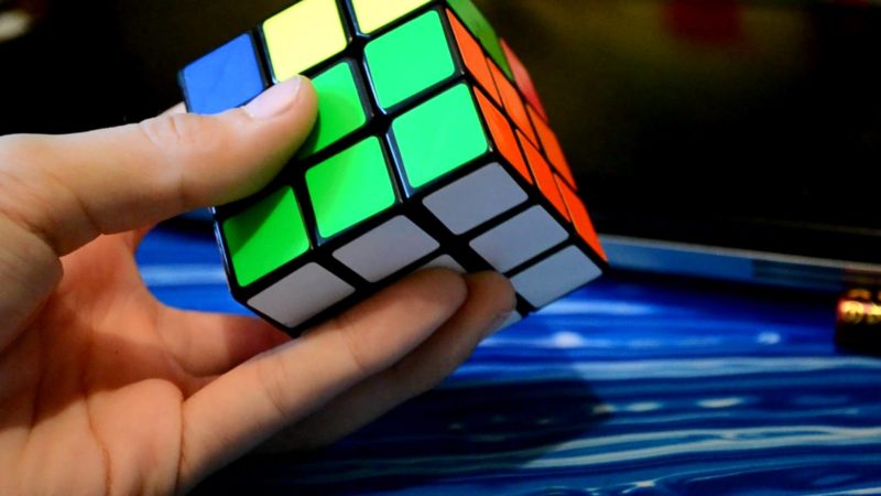 Юний франківець дивує швидкістю складання Кубика Рубіка (ВІДЕО)
