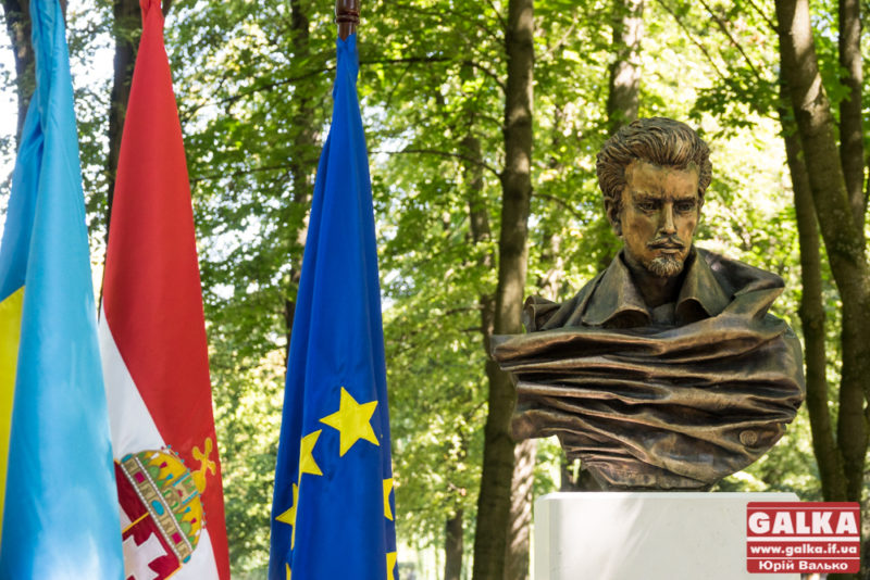 У парку Шевченка відкрили бюст угорського поета-революціонера (ФОТО)