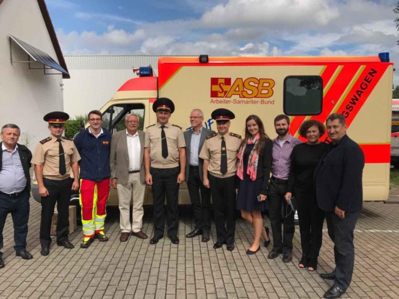 Прикарпатським рятувальникам з Німеччини передали автомобіль швидкої допомоги (ФОТОФАКТ)