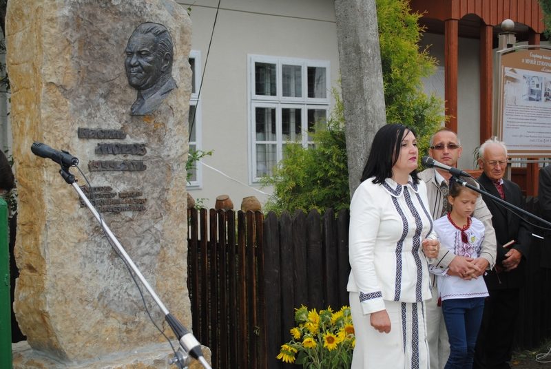 Під час фестивалю “Саджавське намисто” відкрили пам’ятну дошку засновнику прикарпатського музею