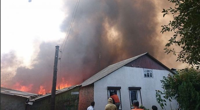 У російському Ростові-на-Дону горять 25 житлових будинків (ФОТО)