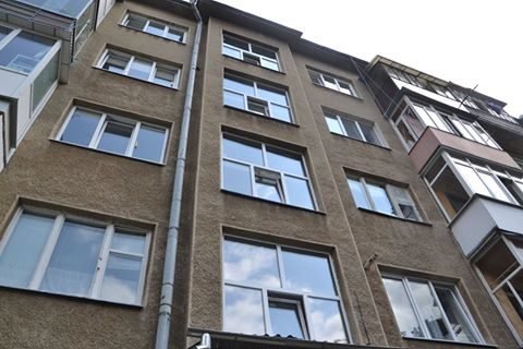 У під’їздах будинку на вулиці Шевченка встановили нові вікна (ФОТО)
