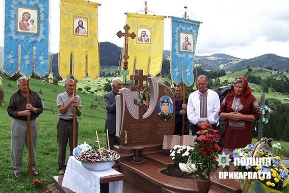Двом прикарпатцям, які загинули під Іловайськом, освятили нові пам’ятники (ФОТО)