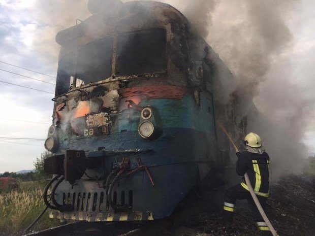 У Франківську на вокзалі загорівся локомотив