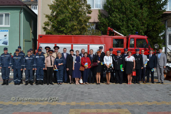 Поляки подарували прикарпатським рятувальникам пожежний автомобіль (ФОТО)