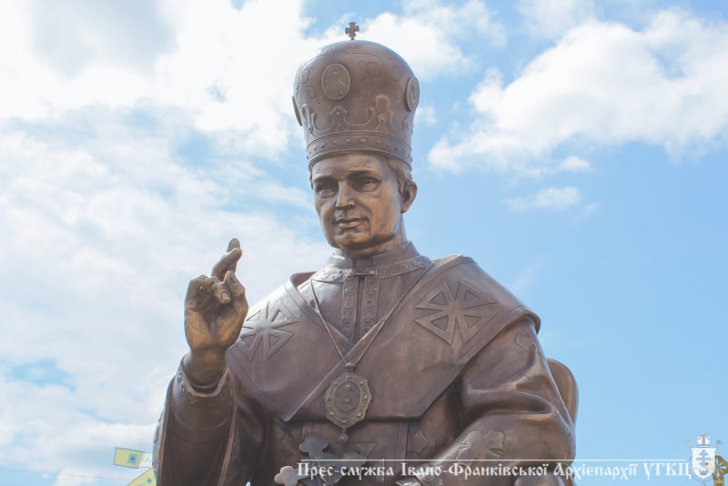 На Прикарпатті освятили пам’ятник Єпископу Софрону Дмитерку (ФОТО)