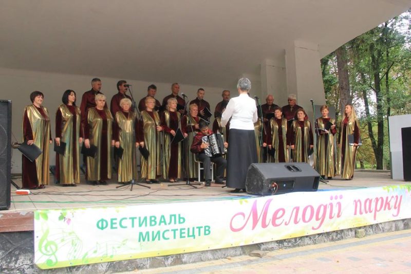 Народний аматорський хор виступав у міському парку (ФОТО)
