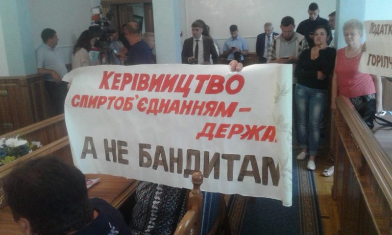 Працівники “Княгинина” прийшли з протестом в ОДА (ФОТО)