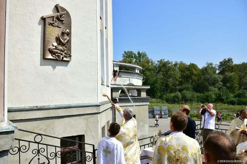 У Франківську відкрили пам’ятну дошку видатному священику (ФОТО)