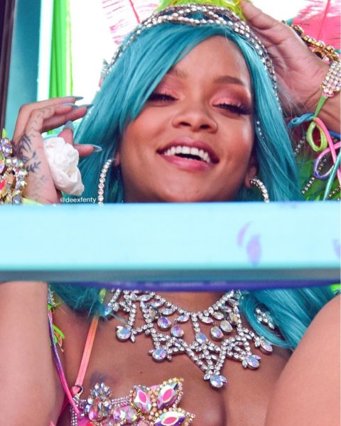 Rihanna шокувала відвертим костюмом на карнавалі (ФОТО, ВІДЕО 18+)