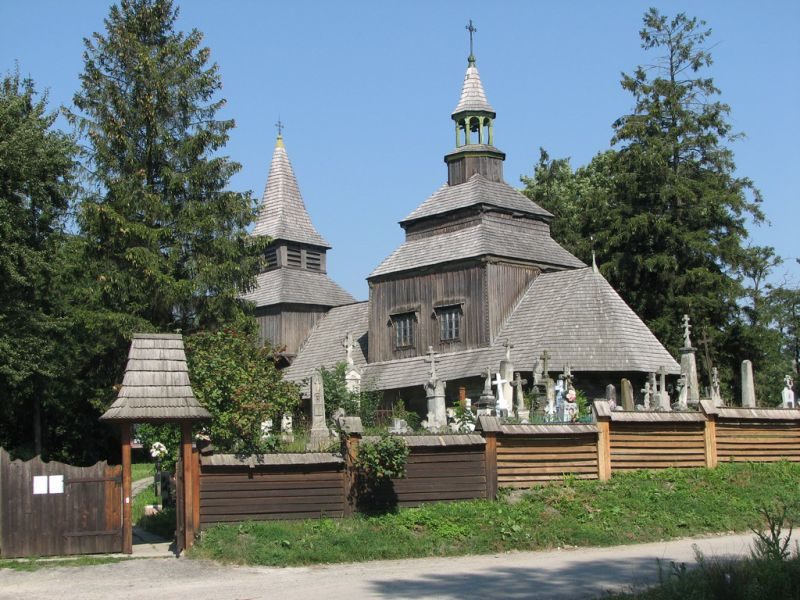 Три унікальні дерев’яні церкви розташовані на Прикарпатті (ФОТО)