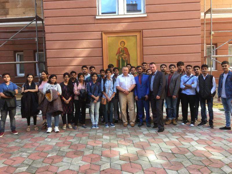 В ІФНМУ тепло зустріли першу групу студентів-першокурсників з Індії (ФОТО)