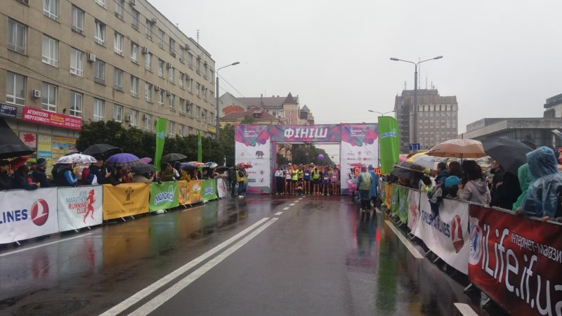 Тисяча учасників із 10 країн світу: стартував Frankivsk Half Marathon’17 (ФОТО)