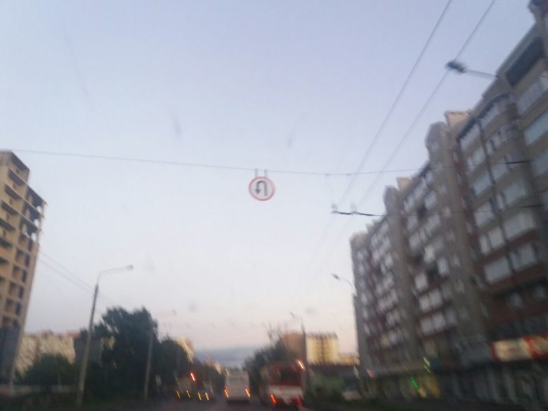 На проблемному світлофорі у Пасічній відновили знак “Розворот заборонено” (ФОТОФАКТ, ОНОВЛЕНО )