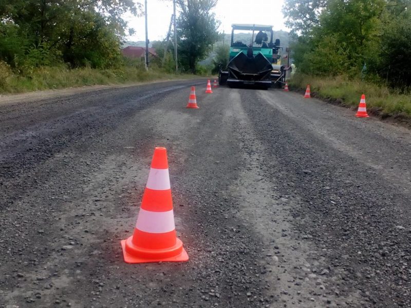 Триває ремонт дороги “Криворівня-Чернівці” (ФОТО)