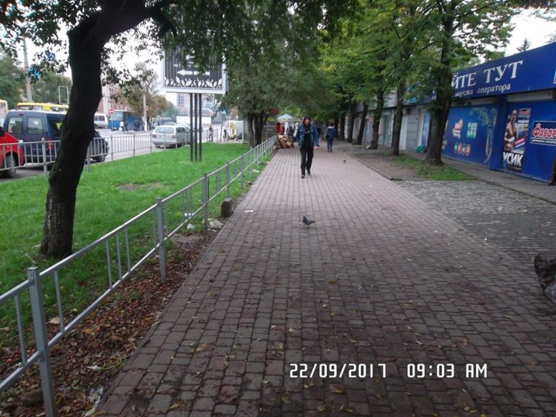 На “Бамі” з тротуару порозганяли незаконних торговців (ФОТО)