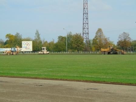 У Долині почали відновлювати стадіон “Нафтовик” (ФОТО)