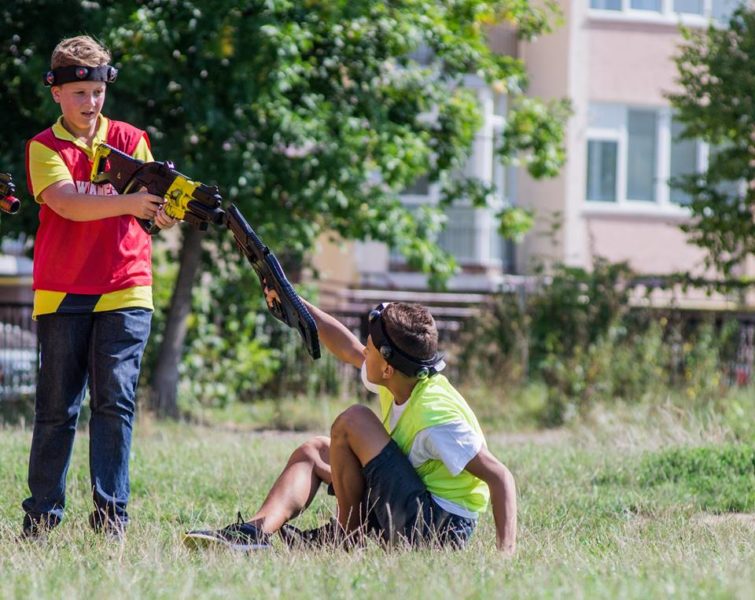 Франківські школярі змагаються за першість на турнірі з лазертагу (ФОТО)