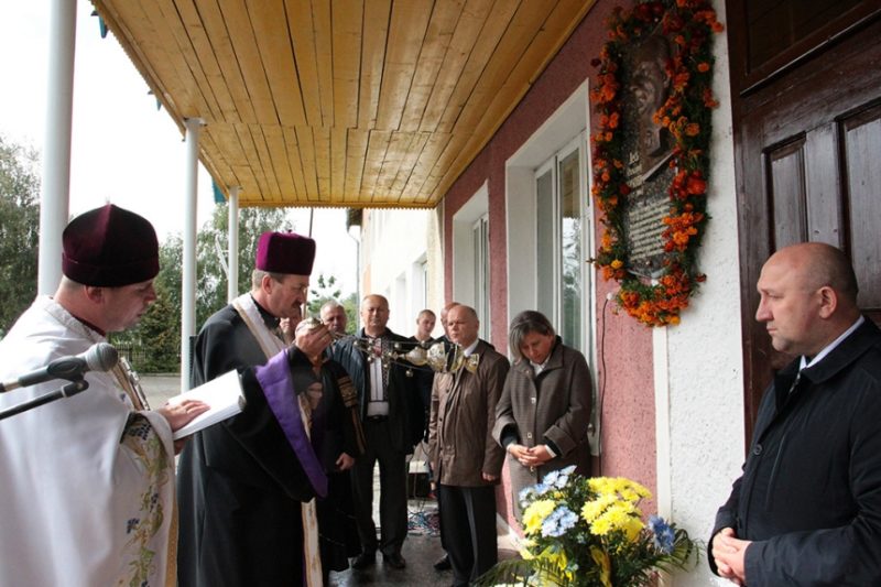 У селі на Прикарпатті встановили пам’ятну дошку відомому академіку (ФОТО)
