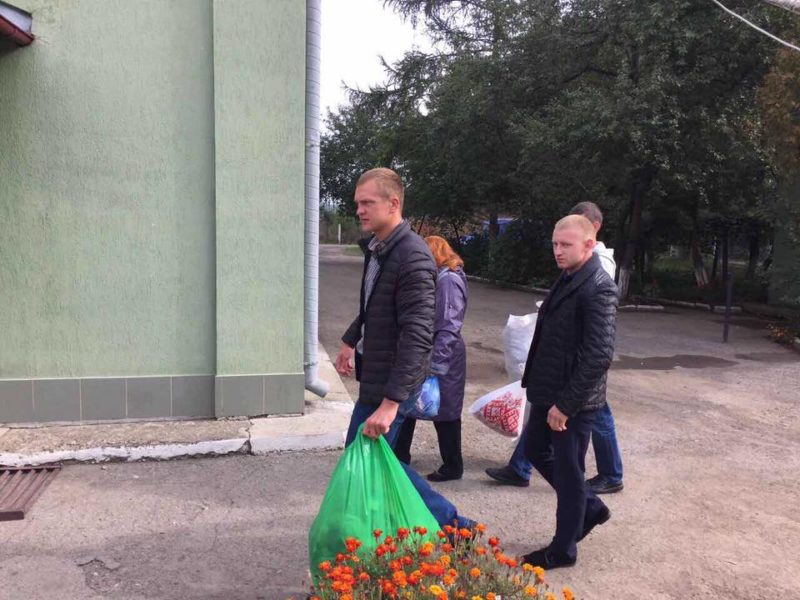 Мерінов приніс перевізнику АТП-0928 мішки зі сміттям (ФОТО)