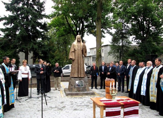 На Прикарпатті відкрили пам’ятник засновнику Української Православної Церкви