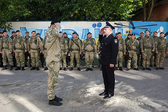 Прикарпатські поліціянти знову вирушили на схід України (ФОТО)