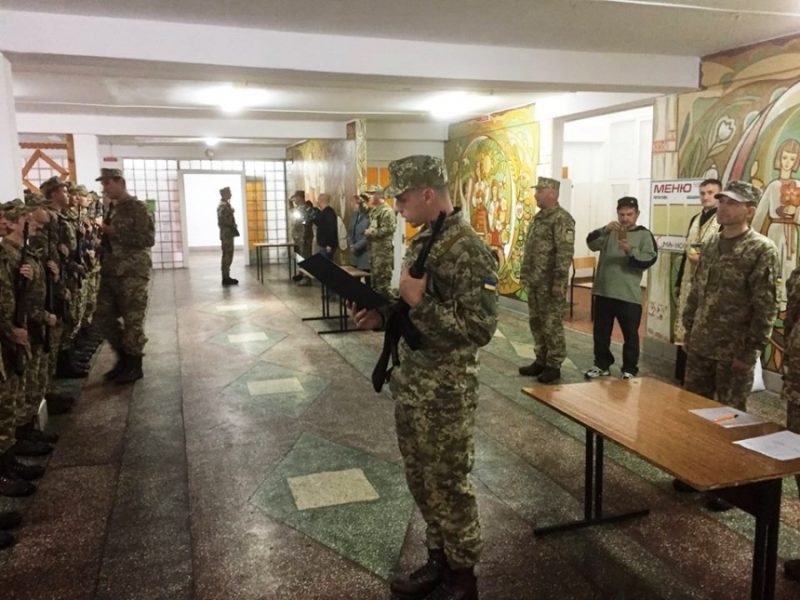 50 військовозобов’язаних склали присягу у Франківську (ФОТО)