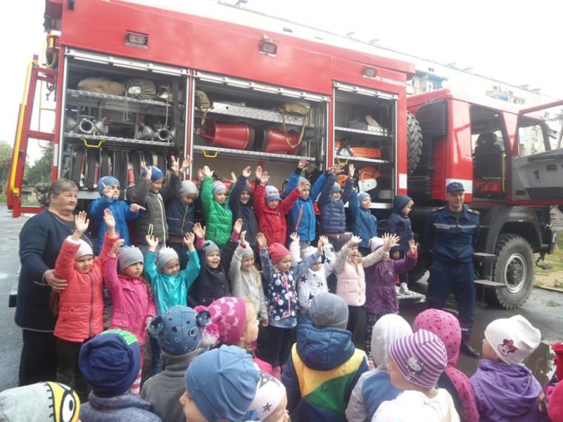 Рожнятівські рятувальники вчили малечу та дорослих запобігати пожежам (ФОТО)