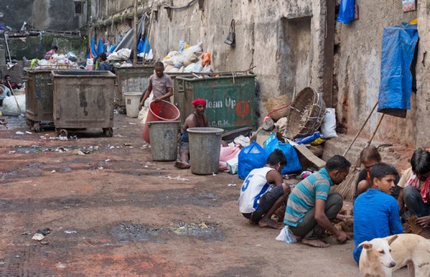 В Індії дарують смартфон за селфі зі сміттєвим баком