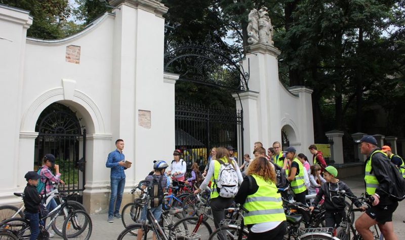 Незвичну велоекскурсію вулицями старого Станіславова організували мальтійці (ФОТО)