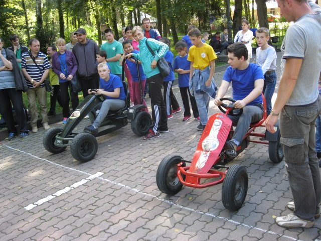Діти з інвалідністю змагалися на веломобілях у Франківську (ФОТО)