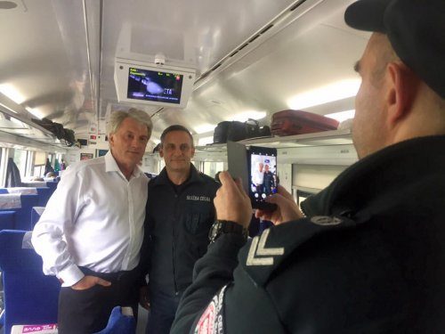 Польські прикордонники робили селфі з Ющенком у потязі до Перемишля (ФОТО)