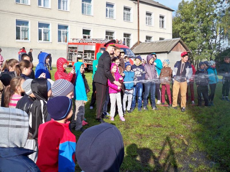 На Рогатинщині школярів ознайомили з роботою пожежників (ФОТО)