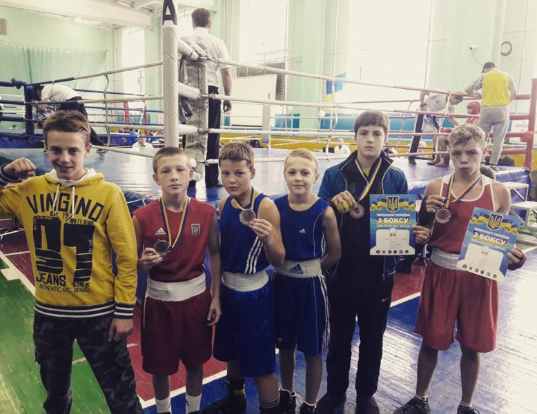 Чемпіон та ще п’ять призерів: прикарпатські юнаки успішно виступили на Чемпіонаті України з боксу (ФОТО)