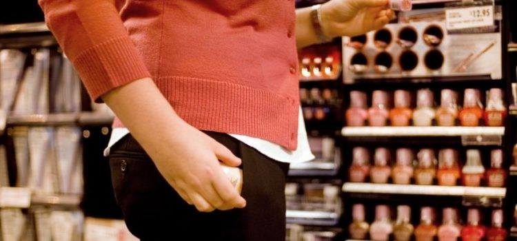 У франківському супермаркеті чоловік та жінка намагалися обдурити касира