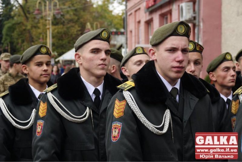 У Франківську до Дня захисника України пройшов парад учнівської молоді (ФОТО, ВІДЕО)