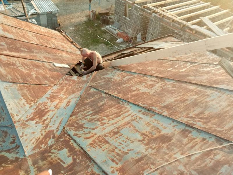 Небайдужих просять допомогти перекрити дах у Бандерівському схроні (ФОТО)