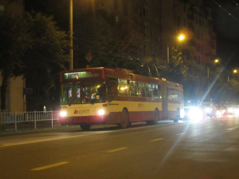 У Франківську вже курсують два старих-нових спарених тролейбуси