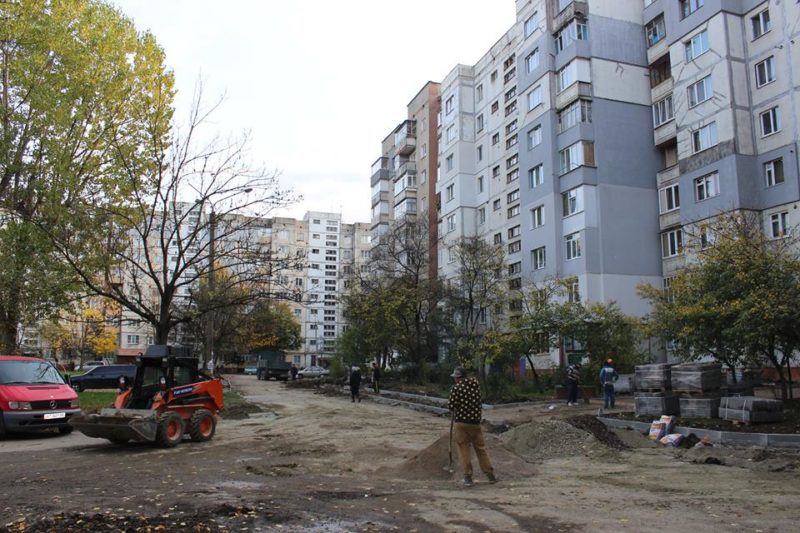 На вулиці Стуса та Вовчинецькій розпочали капітальний ремонт прибудинкових територій (ФОТО)