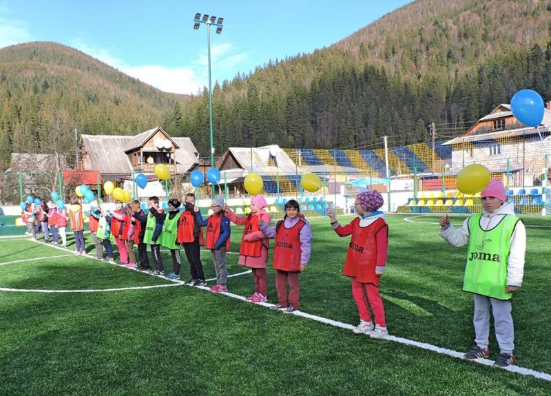 У Татарові облаштували сучасний міні-футбольний стадіон (ФОТО)