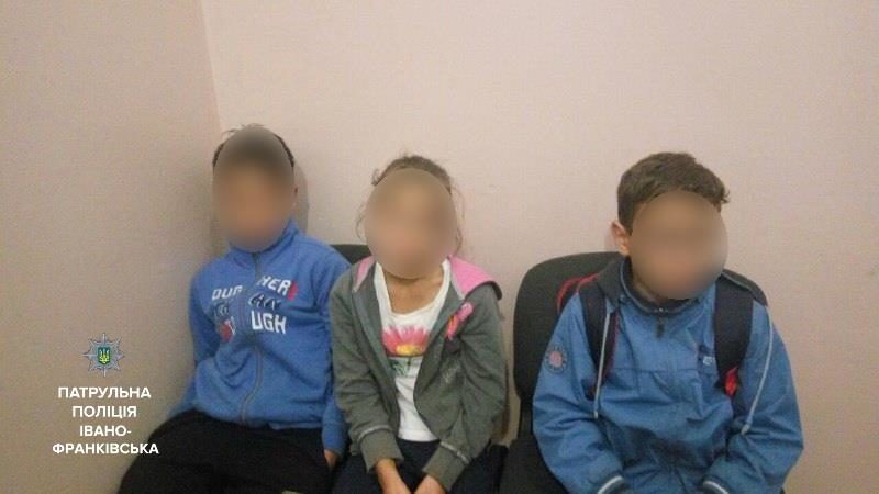 Патрульні вночі розшукали трьох дітей, які зі школи не повернулися додому