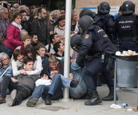 У заворушеннях в Каталонії постраждали більше трьох сотень людей