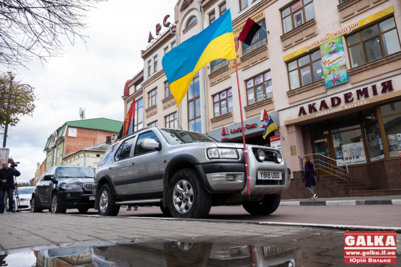 На схід України із Франківська відправили необхідний автомобіль (ФОТО)