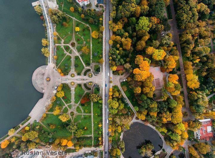Як виглядає осінь у парку Шевченка з висоти (ФОТО)