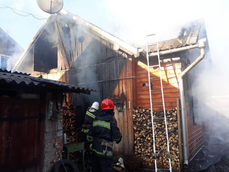 На Коломийщині необережне користування пічкою закінчилося пожежею будинку
