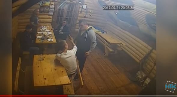 Чоловік, який зривав прапори у коломийському кафе, втік до Польщі (ВІДЕО)